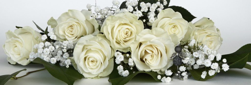 festlicher Blumenstrauß weiße Rosen
