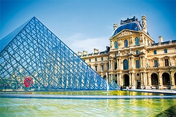 Louvre Paris Kegelförmige Glasaufbau Gebäude