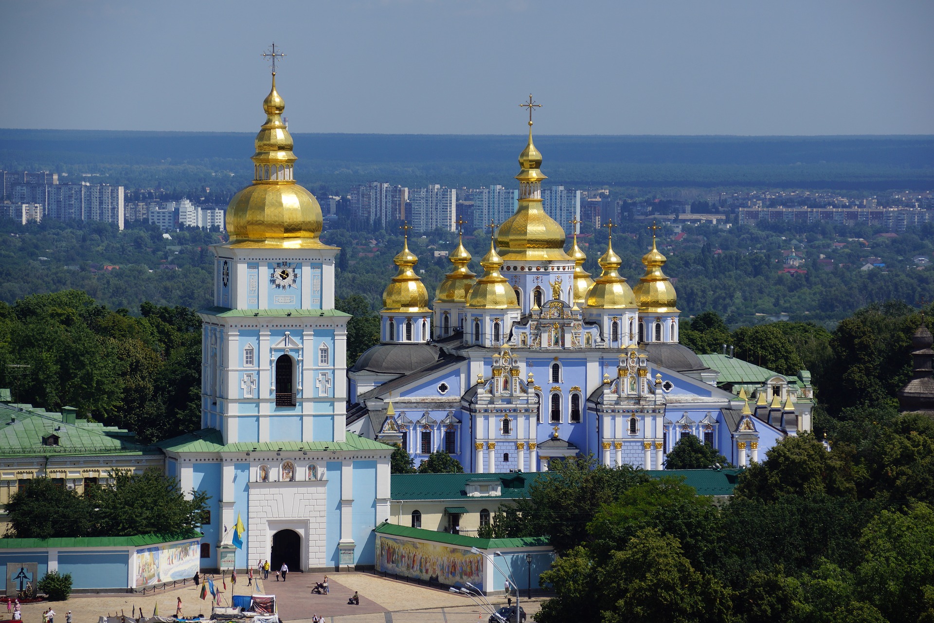 Reise Kiew Blaue Kirche mit goldenen Zwiebeltürmen