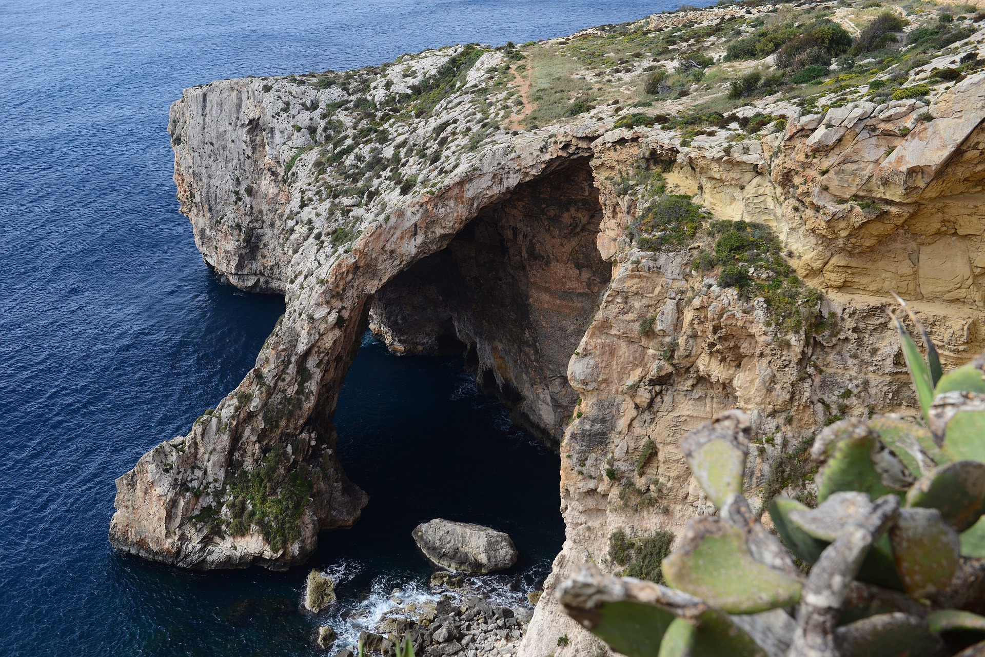 Malta Felsgestein wie ein Torbogen
