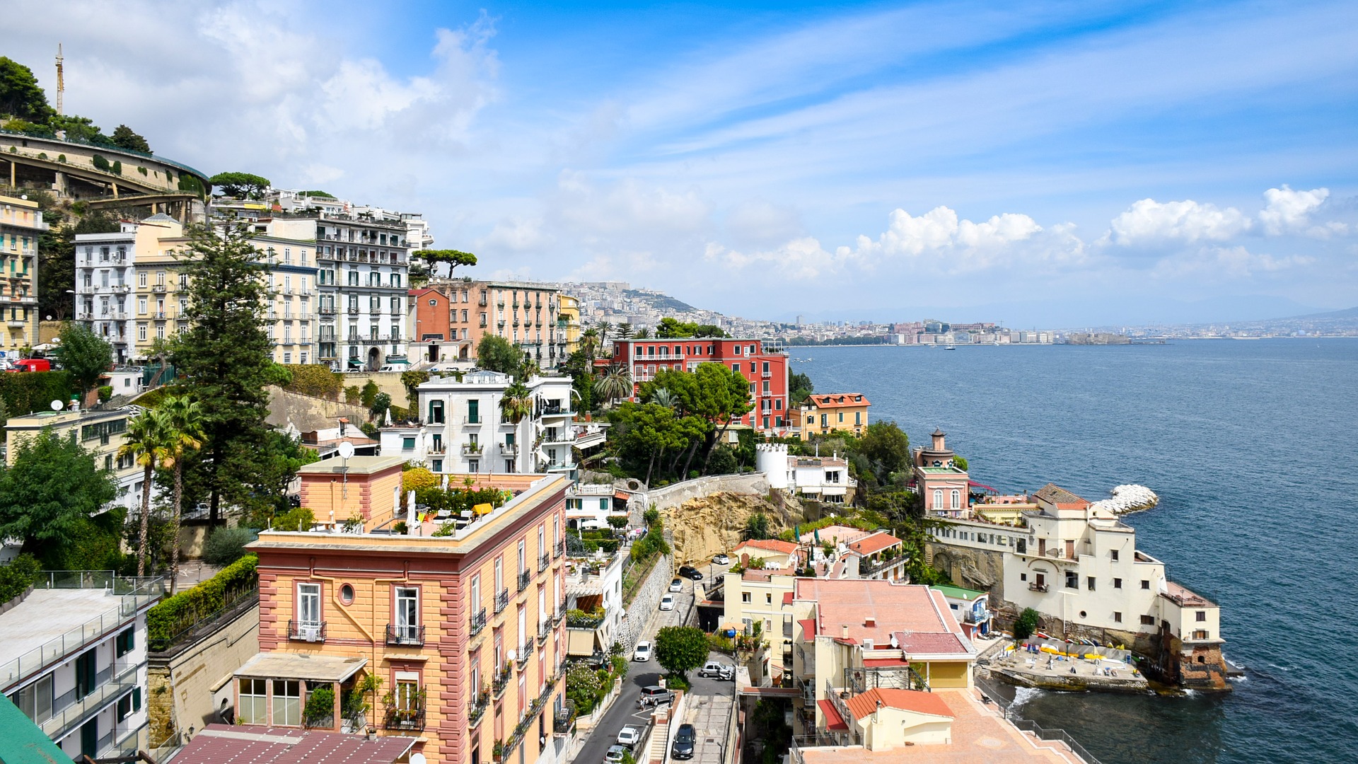 Neapel Italien Blick auf alte Häuser und Meer