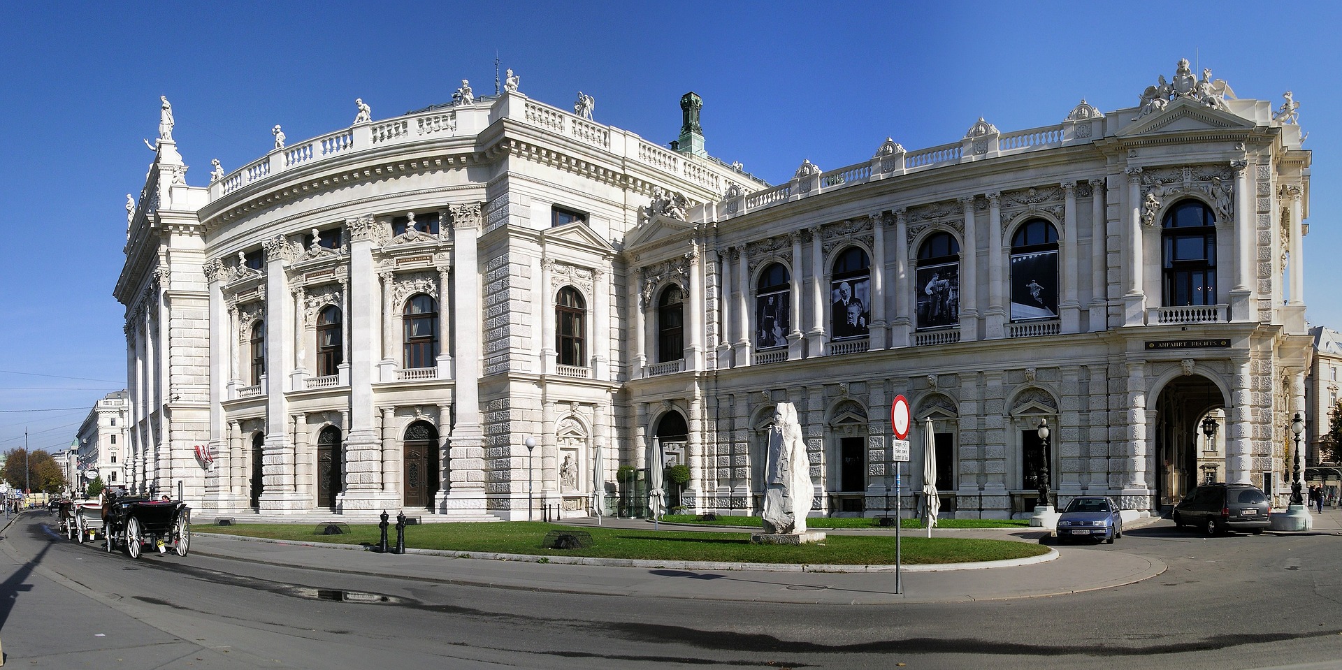 Busreise Wien Dom helles altes Gebäude