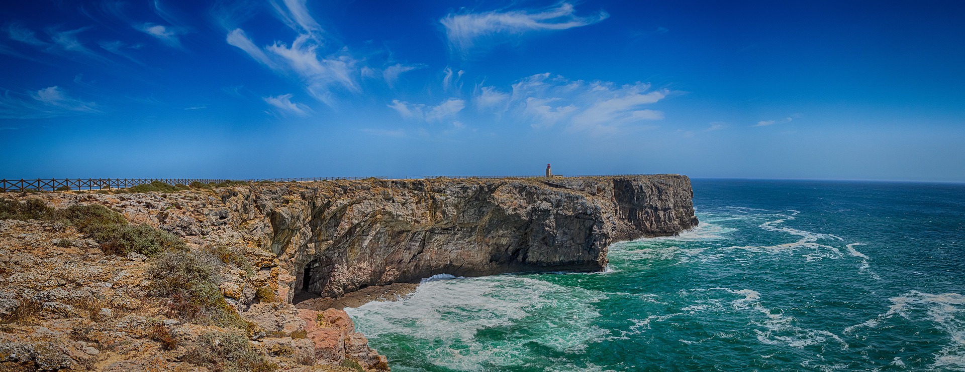 Portugal Blick auf Steilküste Felsen und Meer